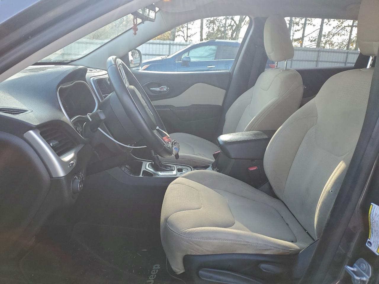 2015 Jeep Cherokee Latitude VIN: 1C4PJLCS3FW532410 Lot: 94582125