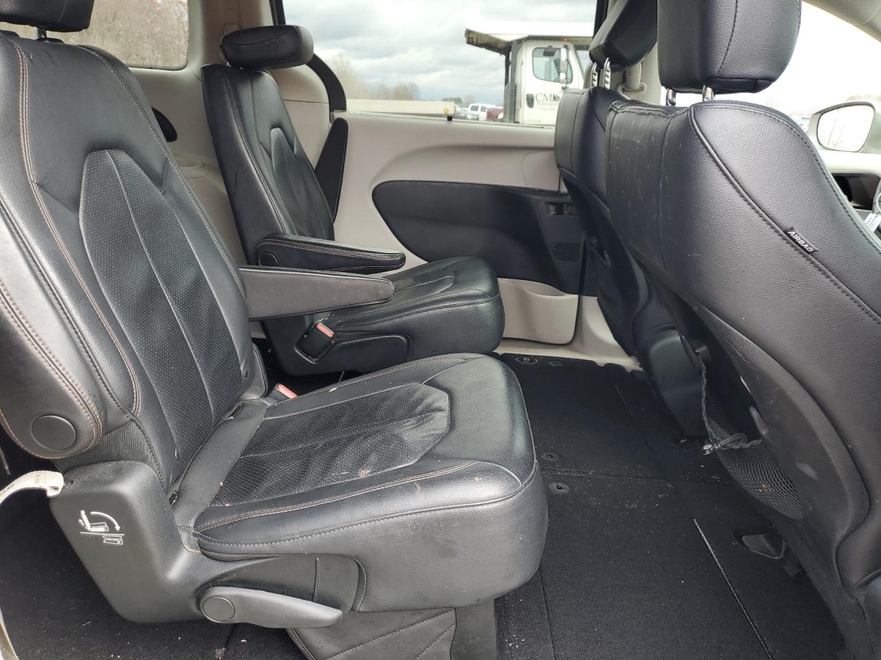 2018 Chrysler Pacifica Touring L VIN: 2C4RC1BGXJR114304 Lot: 92047345