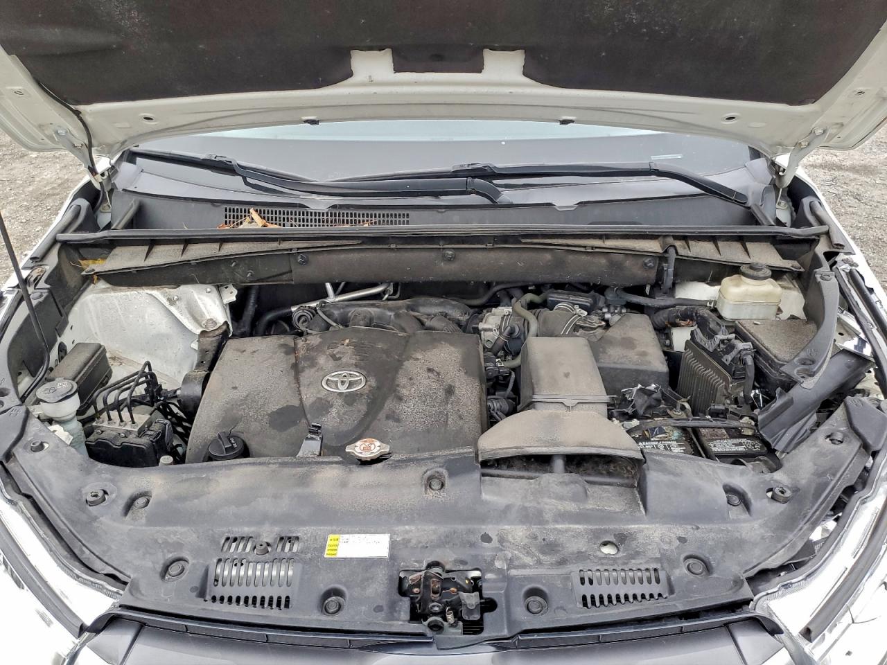 2018 Toyota Highlander Le VIN: 5TDBZRFH1JS850542 Lot: 94127885