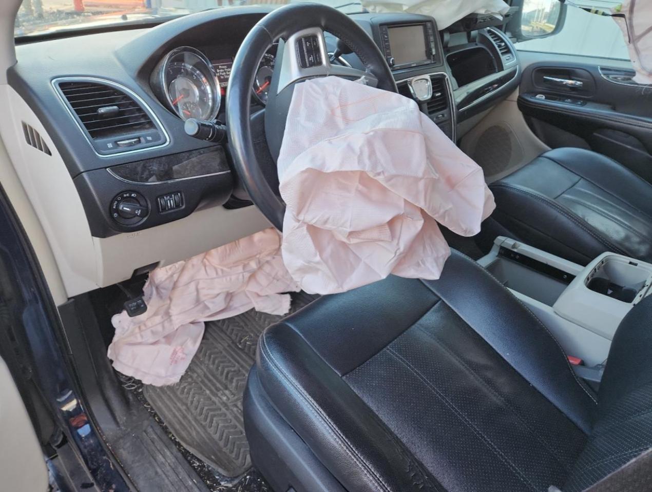 2014 Chrysler Town & Country Touring L VIN: 2C4RC1CG2ER196064 Lot: 92173475