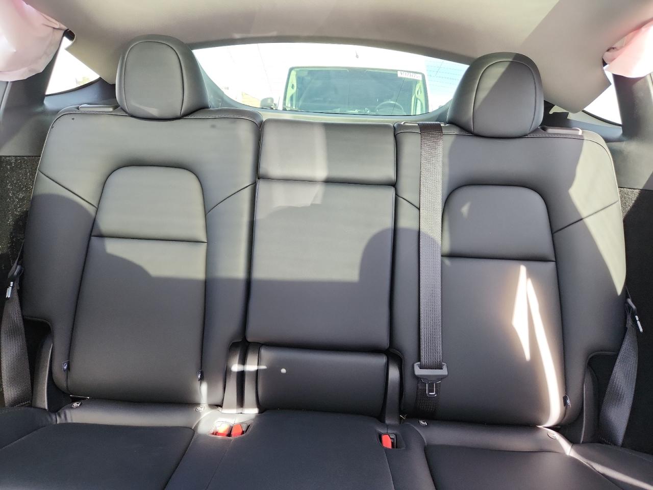 2025 Tesla Model Y VIN: 7SAYGDEF0SA353376 Lot: 92213455