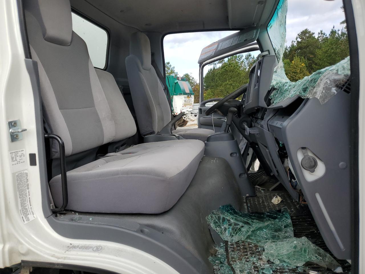 2020 Isuzu Ftr Box Truck VIN: JALC4W150L7011808 Lot: 69590475