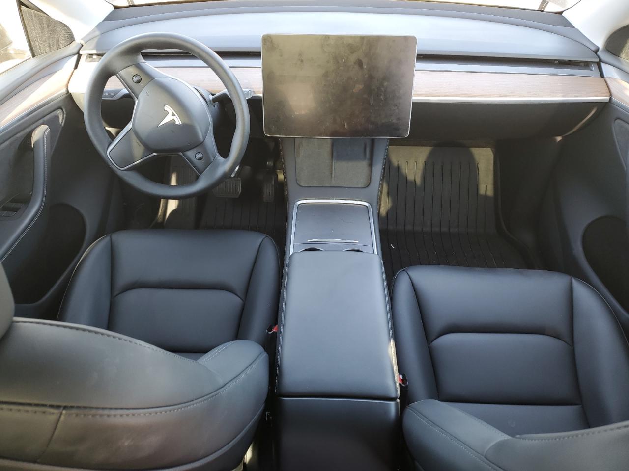 2024 Tesla Model Y VIN: 7SAYGDEE9RA328297 Lot: 92682985