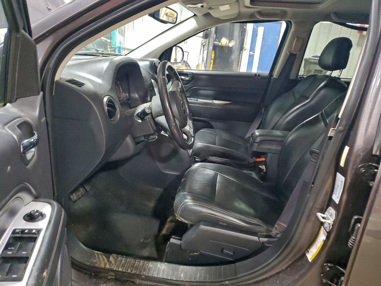 2016 Jeep Compass Latitude VIN: 1C4NJDEB5GD740327 Lot: 94360035