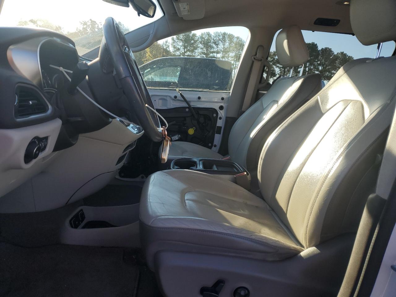 2018 Chrysler Pacifica Touring L VIN: 2C4RC1BGXJR246527 Lot: 92611645