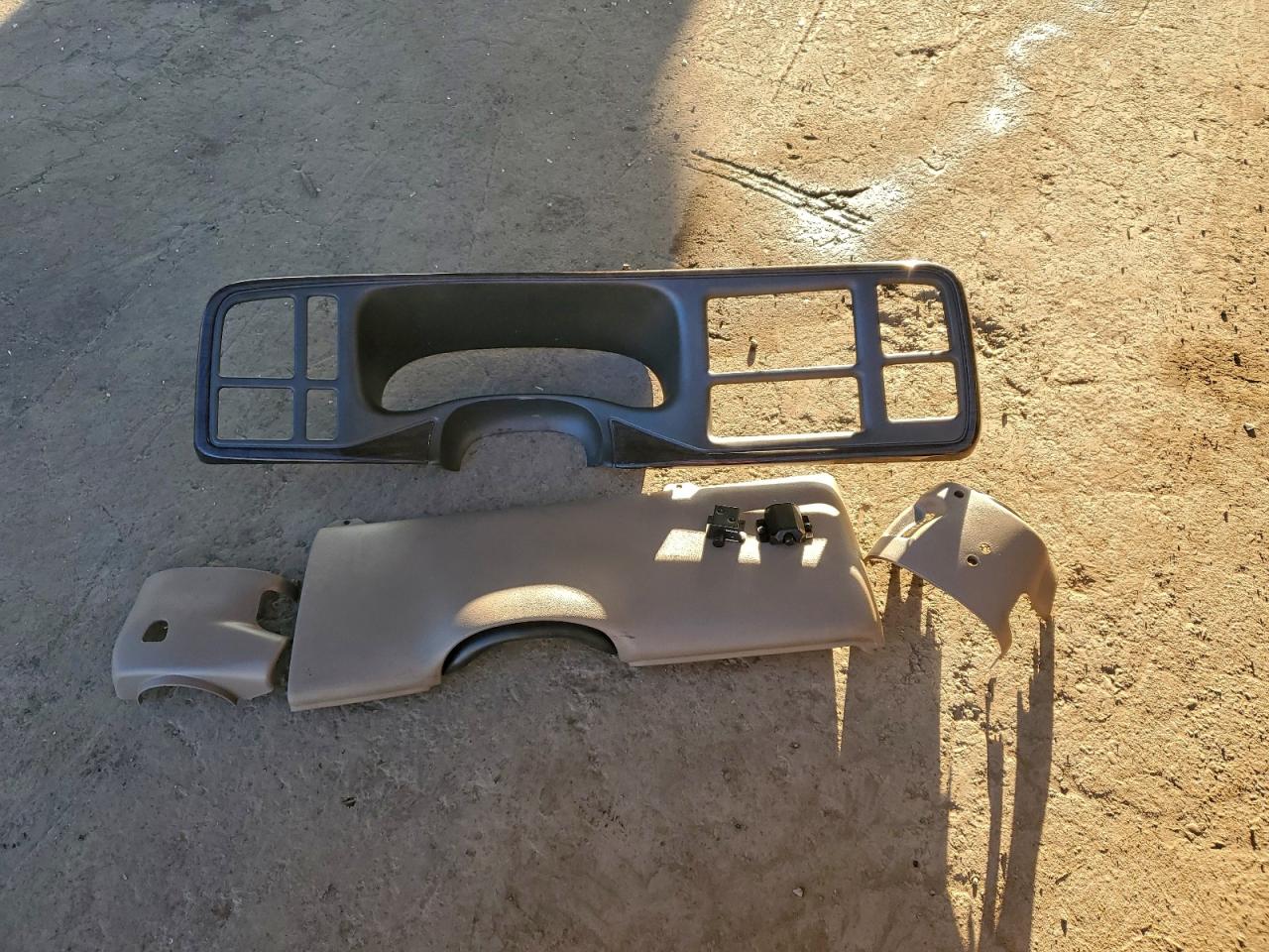 2005 GMC Yukon Denali VIN: 1GKEK63U15J128612 Lot: 94944655