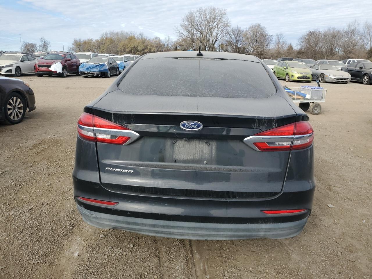 2019 Ford Fusion S VIN: 3FA6P0G75KR279981 Lot: 92649625