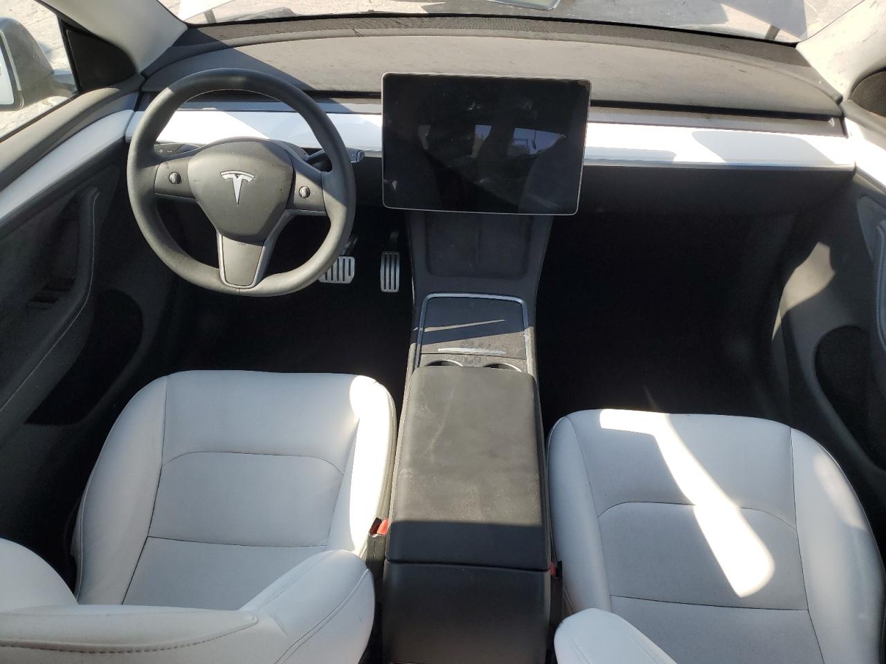 2024 Tesla Model Y VIN: 7SAYGDEF3RA302092 Lot: 91639535
