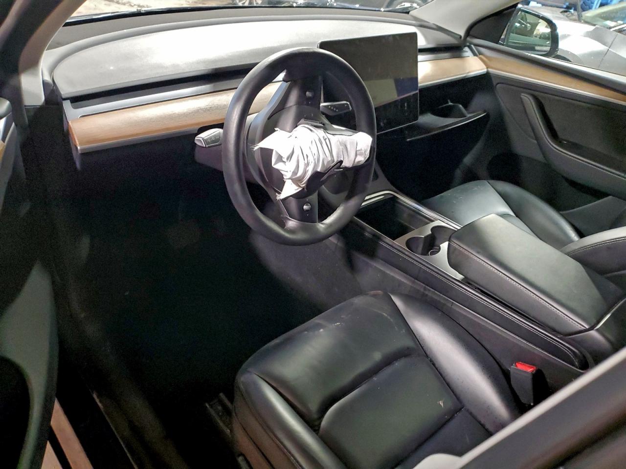 2024 Tesla Model Y VIN: 7SAYGDEE2RA302804 Lot: 93415145