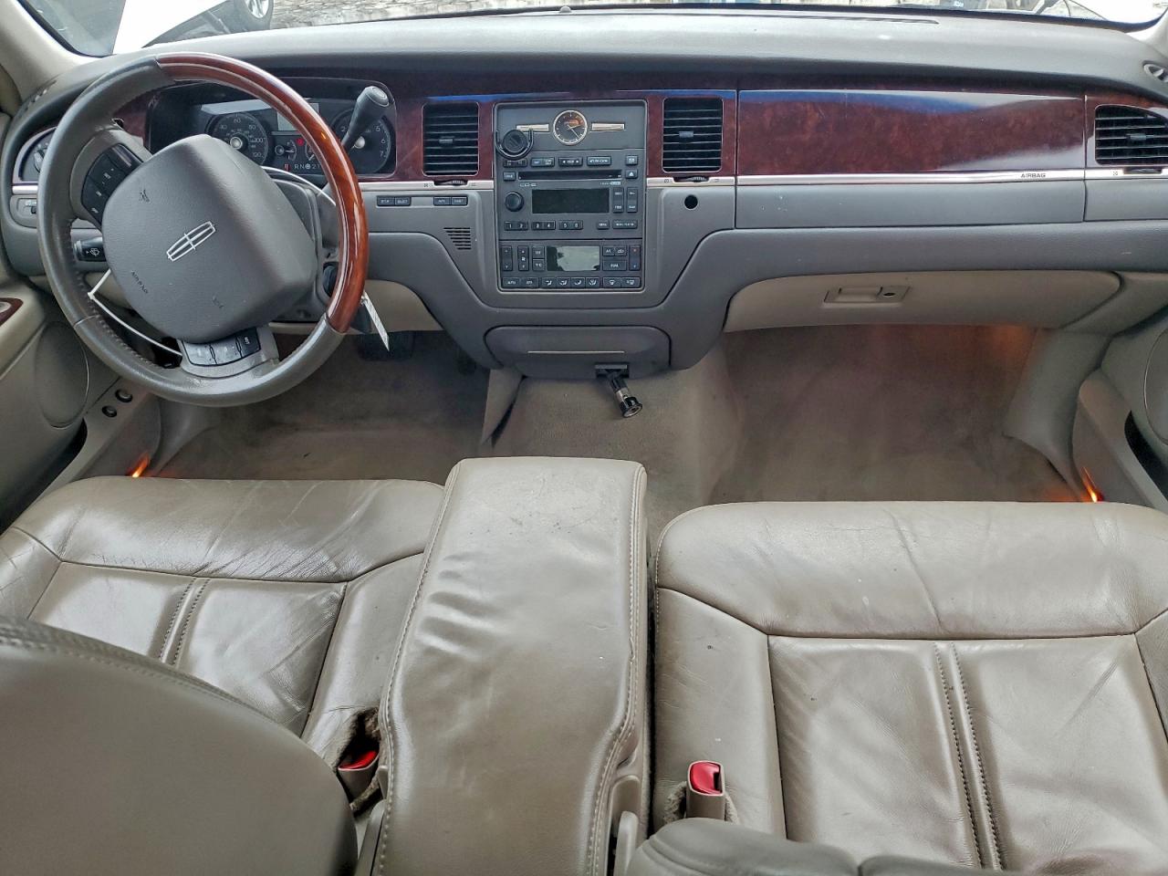 2009 Lincoln Town Car Signature Limited VIN: 2LNHM82V69X632901 Lot: 94191725