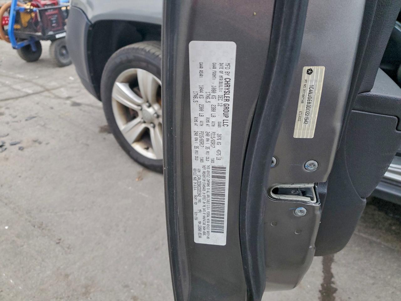 2013 Jeep Compass Latitude VIN: 1C4NJDEB0DD221942 Lot: 93750595