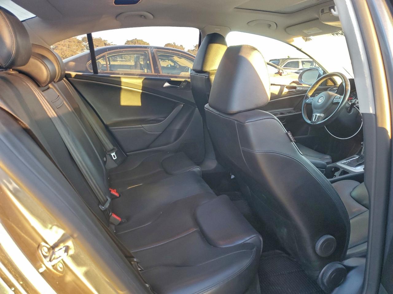 2010 Volkswagen Passat Komfort VIN: WVWJM7AN2AE102593 Lot: 85440265