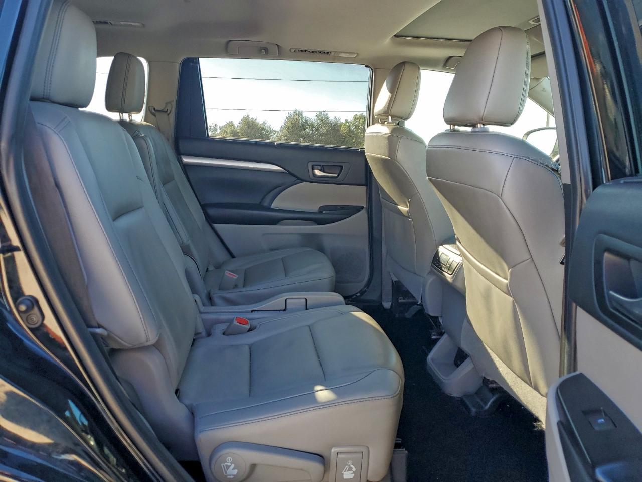 2019 Toyota Highlander Se VIN: 5TDKZRFHXKS560768 Lot: 93773465