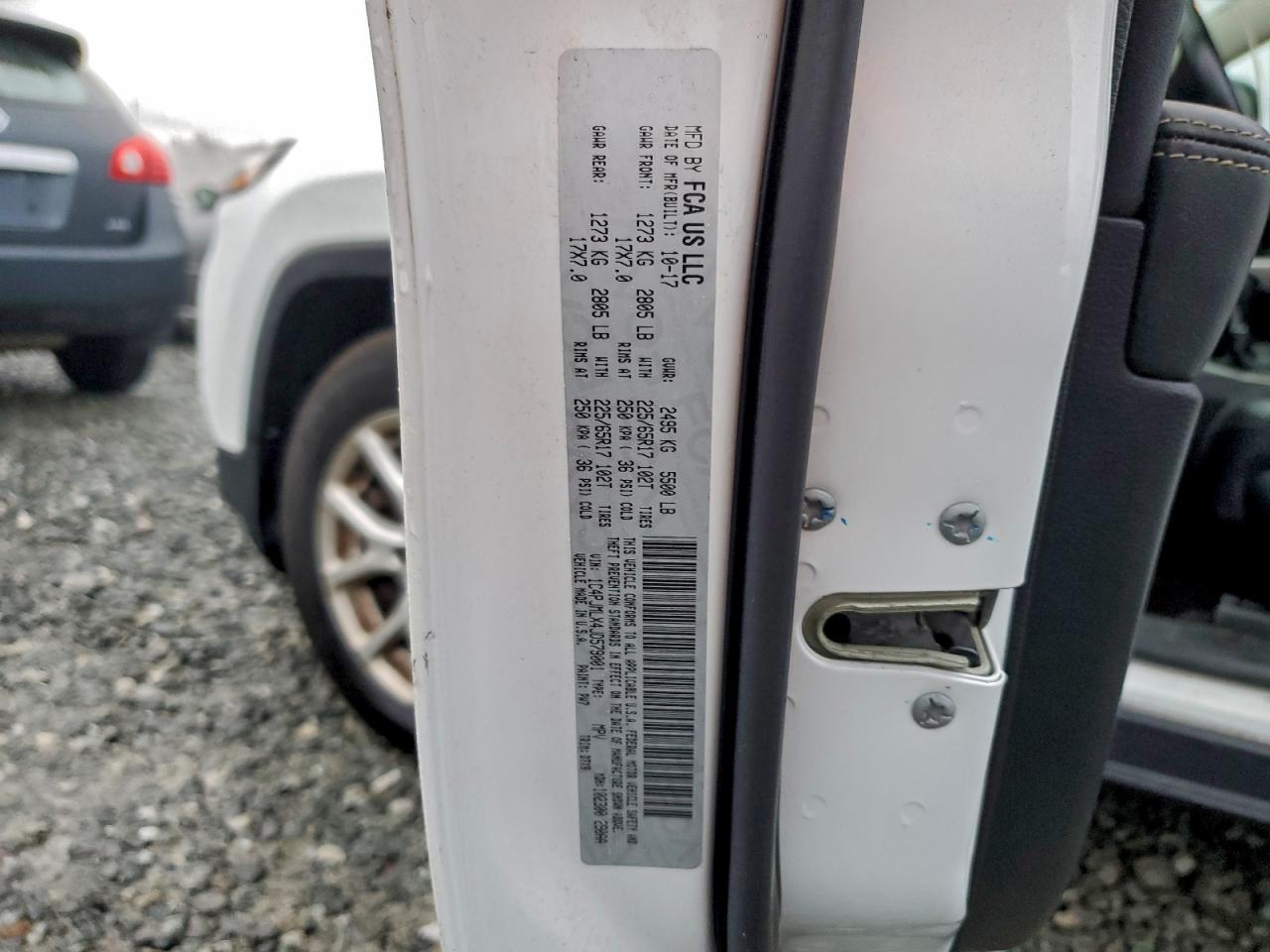 2018 Jeep Cherokee Latitude Plus VIN: 1C4PJMLX4JD579001 Lot: 94229805