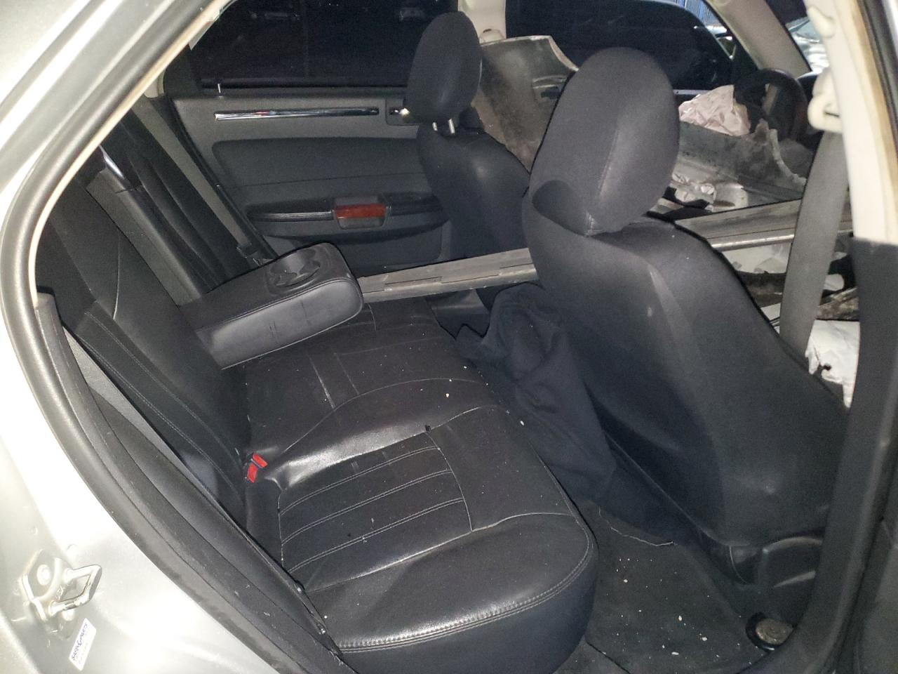 2010 Chrysler 300C VIN: 126165 Lot: 92141085