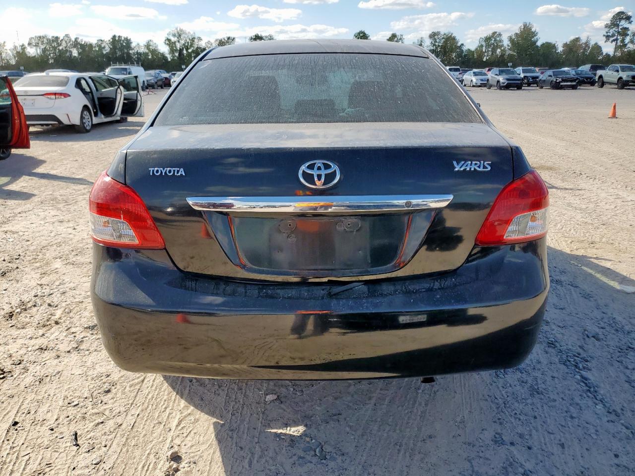 2010 Toyota Yaris VIN: JTDBT4K32A1397043 Lot: 93121895