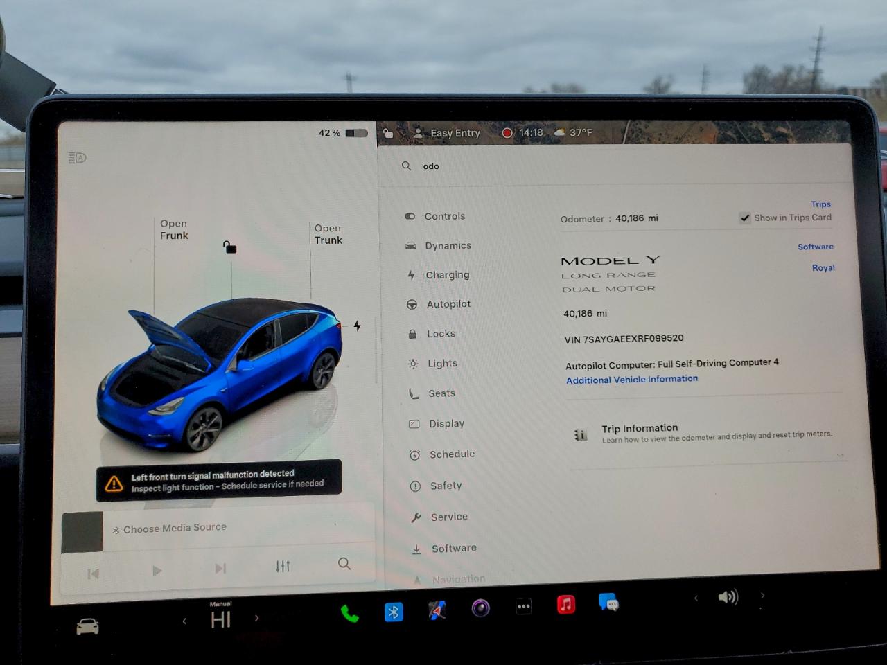 2024 Tesla Model Y VIN: 7SAYGAEEXRF099520 Lot: 94346745