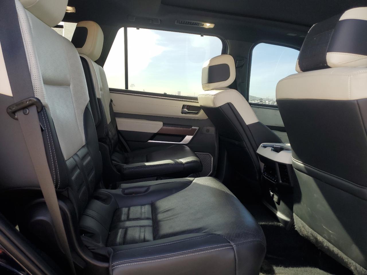 2024 Toyota Sequoia Sr5 VIN: 7SVAAABA5RX037228 Lot: 91718375