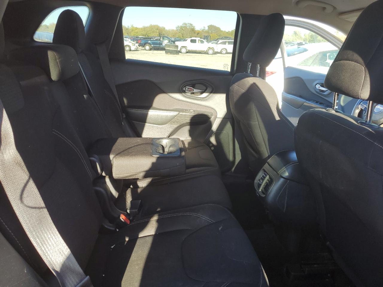 2016 Jeep Cherokee Latitude VIN: 1C4PJMCS4GW105325 Lot: 90871395