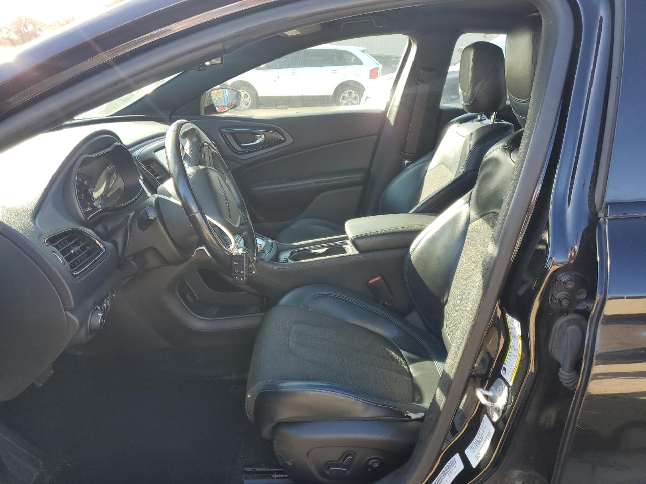 2015 Chrysler 200 S VIN: 1C3CCCBGXFN505916 Lot: 92730645