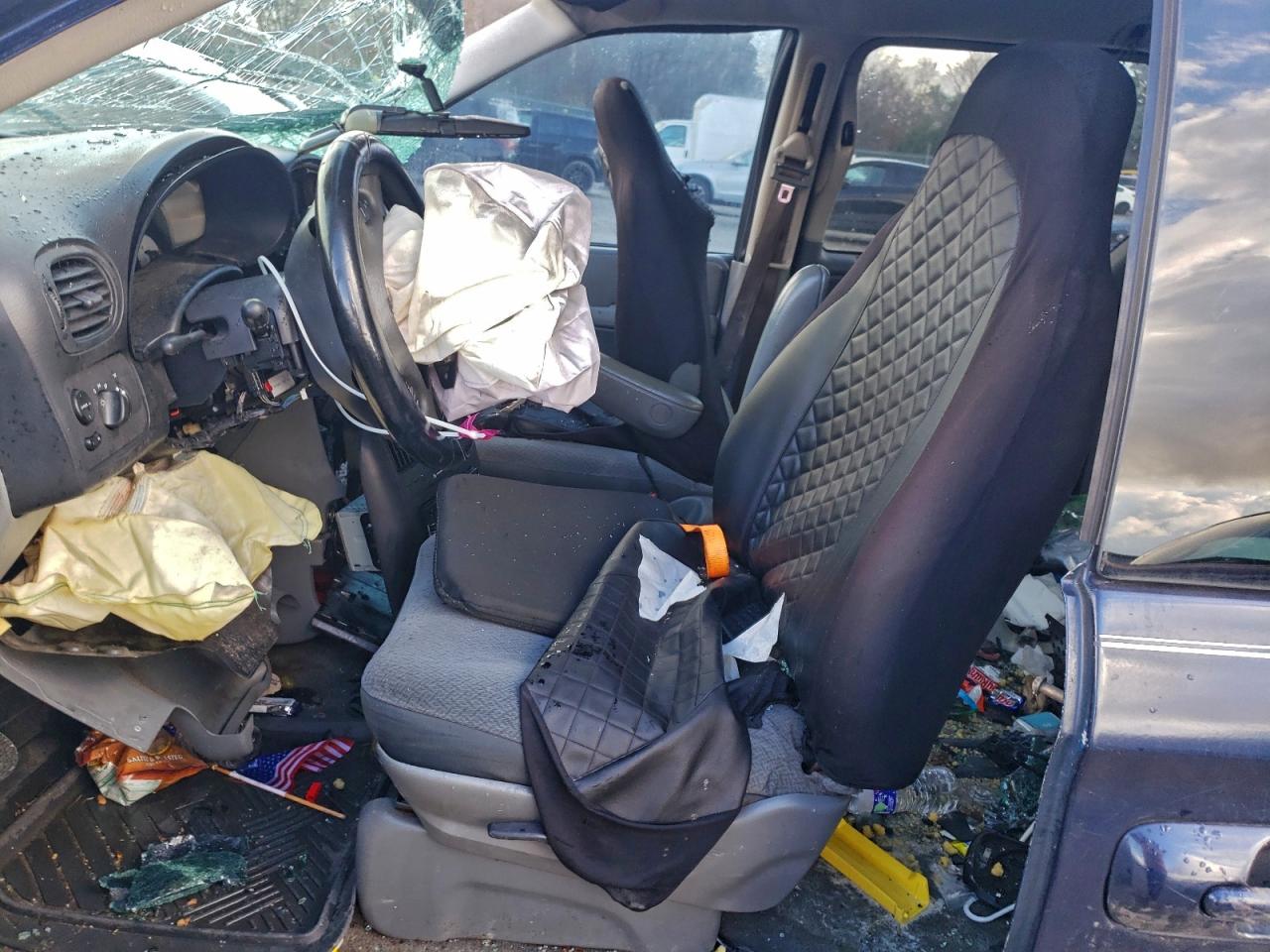 2005 Dodge Caravan Sxt VIN: 1D4GP45R05B323679 Lot: 94542935