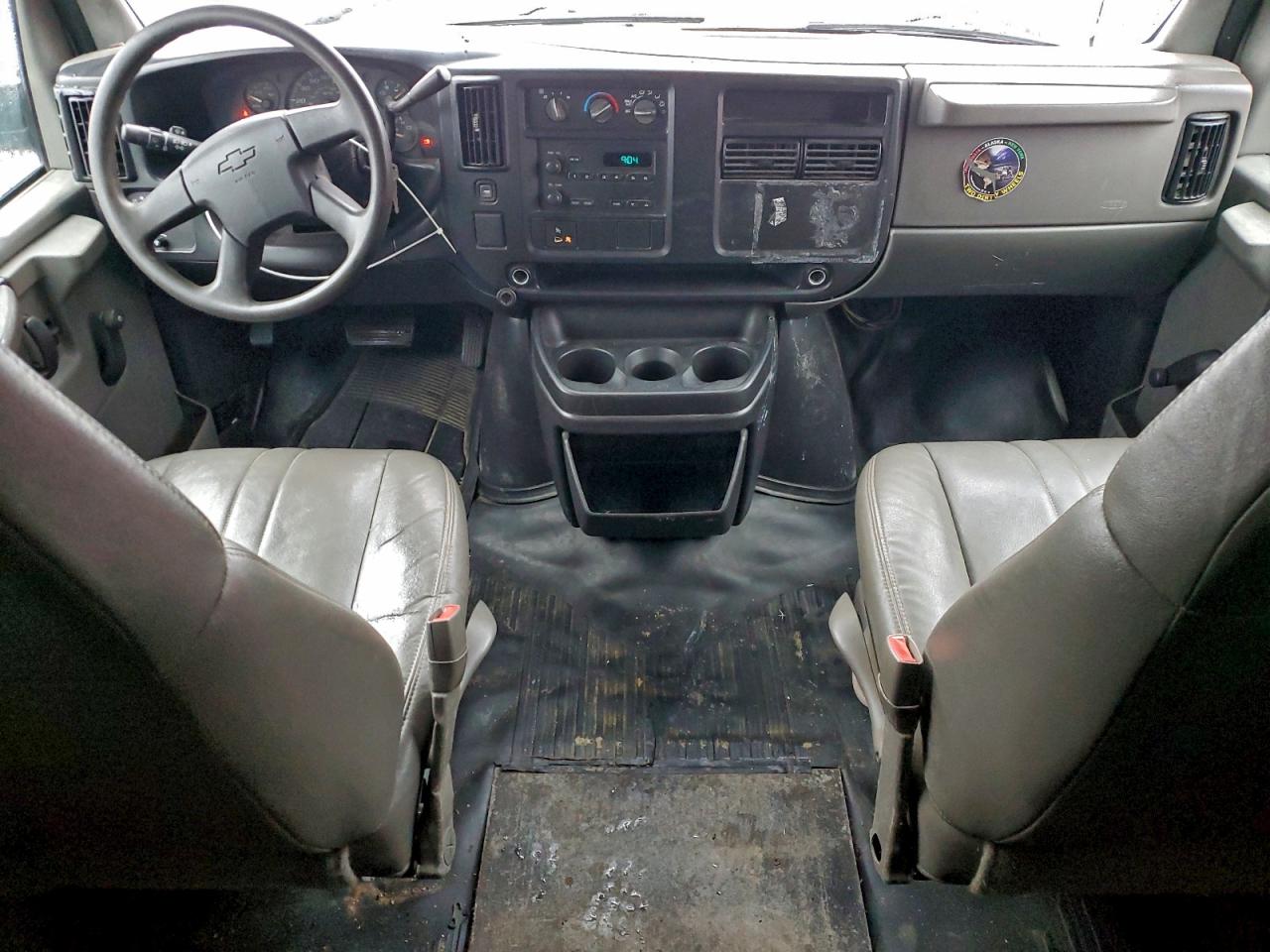 2004 Chevrolet Express G3500 VIN: 1GCHG35U141151702 Lot: 94518635