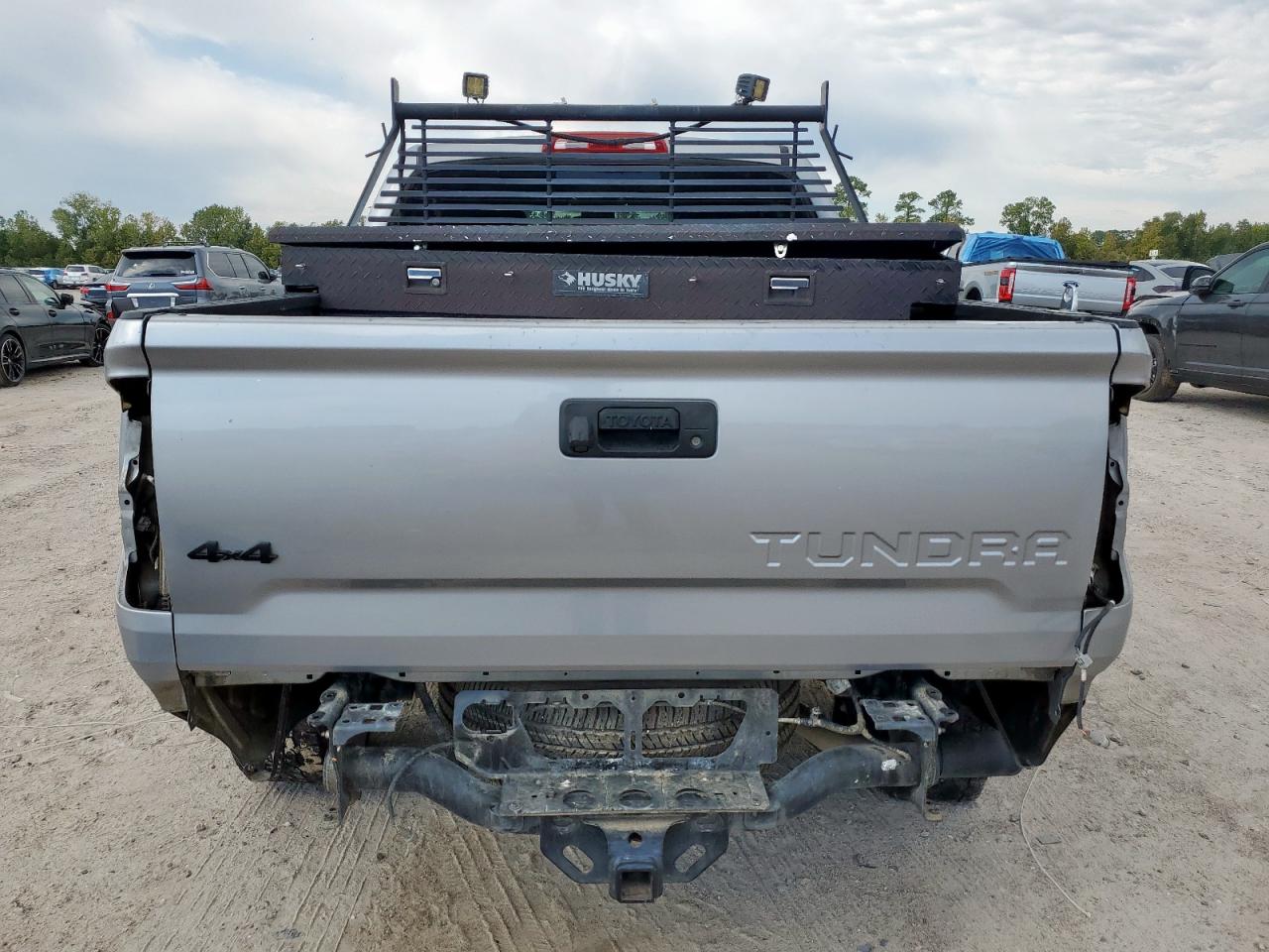 Фото: 5TFDW5F1XHX646050