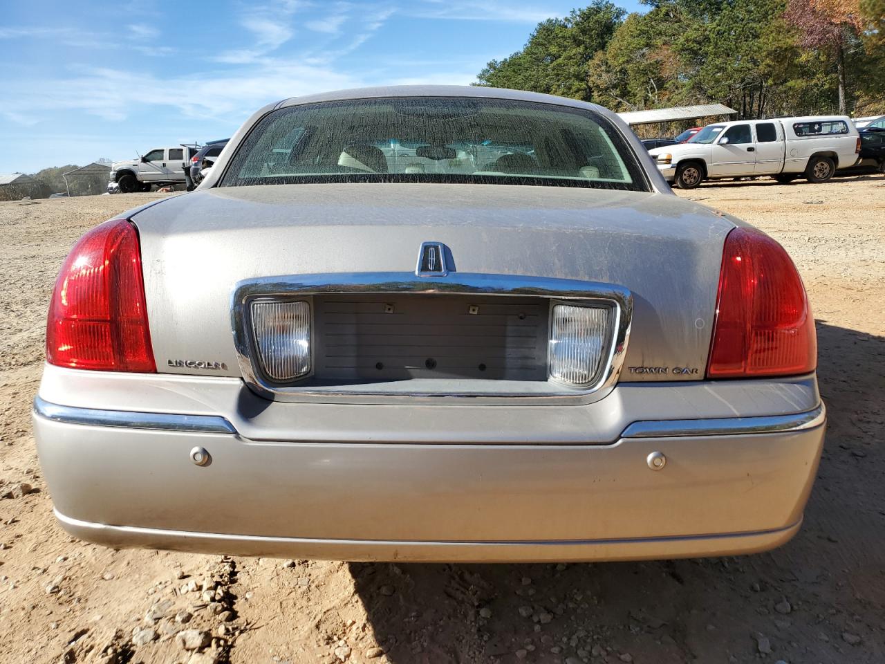 2003 Lincoln Town Car Signature VIN: 1LNHM82W83Y619504 Lot: 92893885