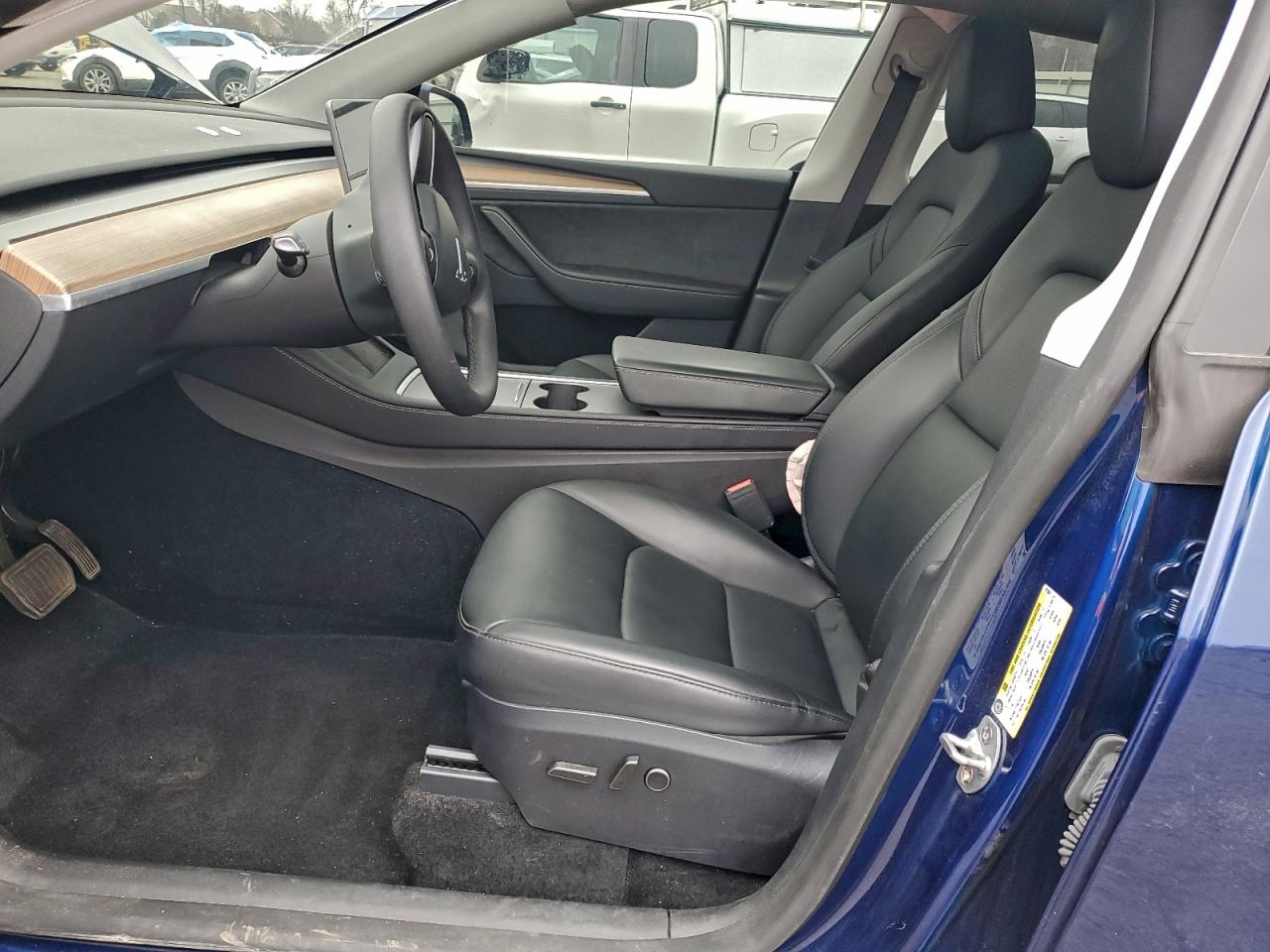 2024 Tesla Model Y VIN: 7SAYGDEE3RA275287 Lot: 93867835