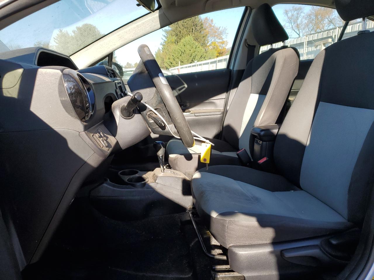 2015 Toyota Prius C VIN: JTDKDTB33F1585990 Lot: 91651205