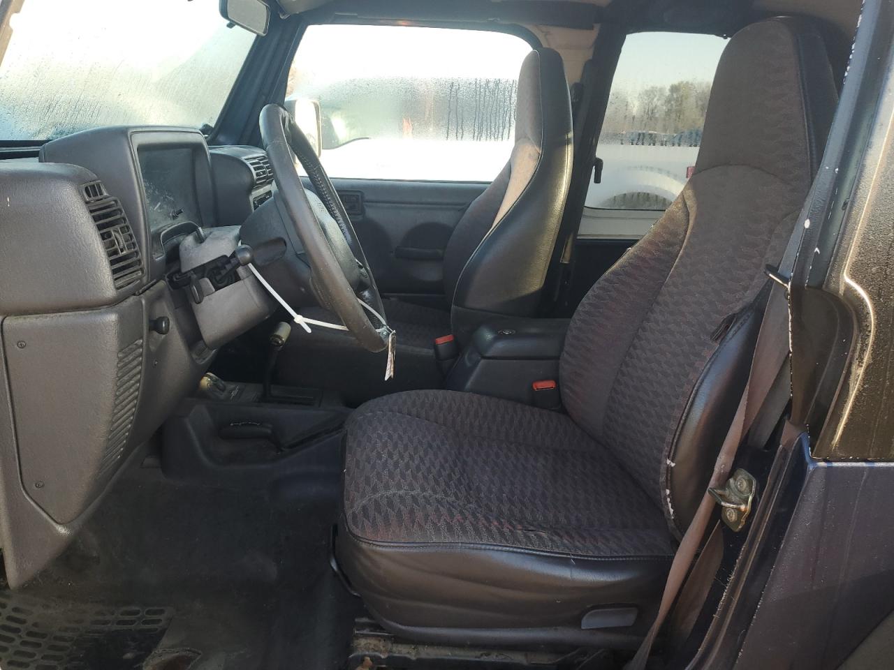 2000 Jeep Wrangler / Tj Sport VIN: 1J4FA49SXYP746312 Lot: 92477325