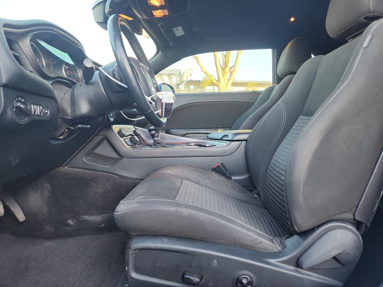 2018 Dodge Challenger Sxt VIN: 2C3CDZAG5JH215327 Lot: 93049665