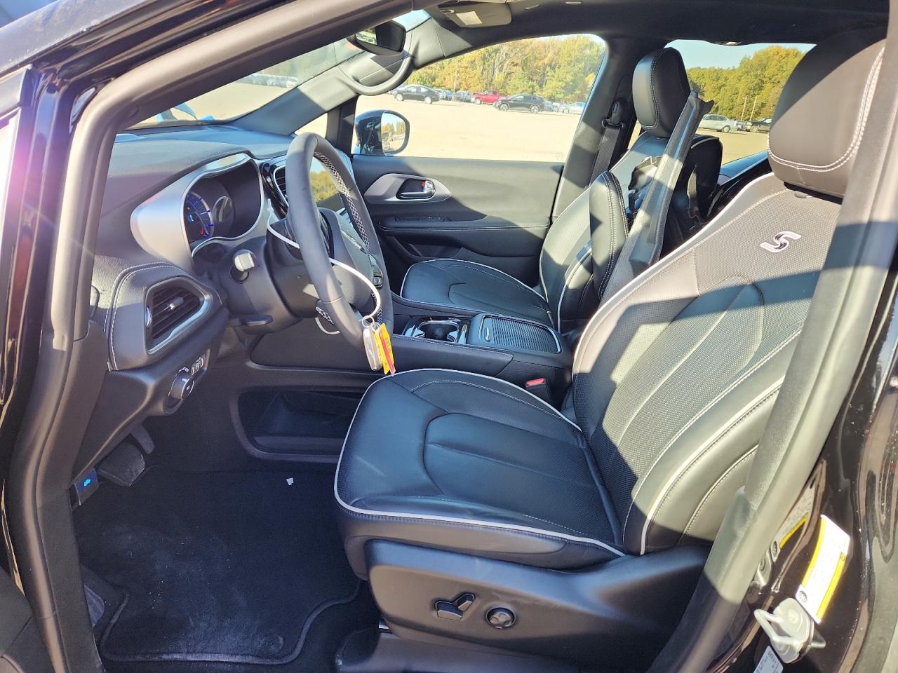 2025 Chrysler Pacifica Hybrid Select VIN: 2C4RC1S77SR576403 Lot: 91793605