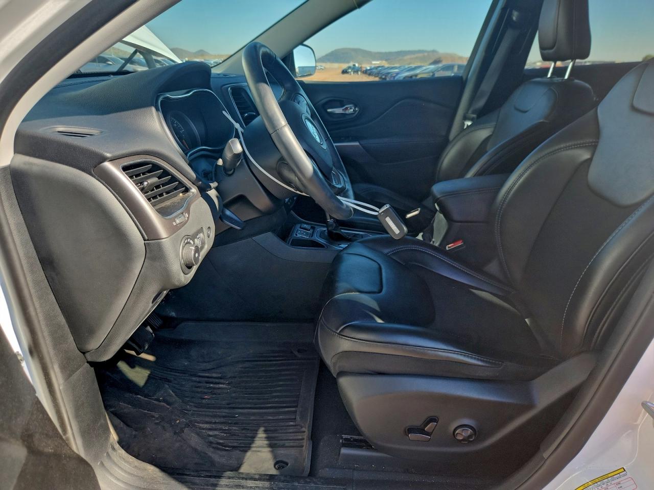 2019 Jeep Cherokee Latitude Plus VIN: 1C4PJLLX6KD265300 Lot: 92396975