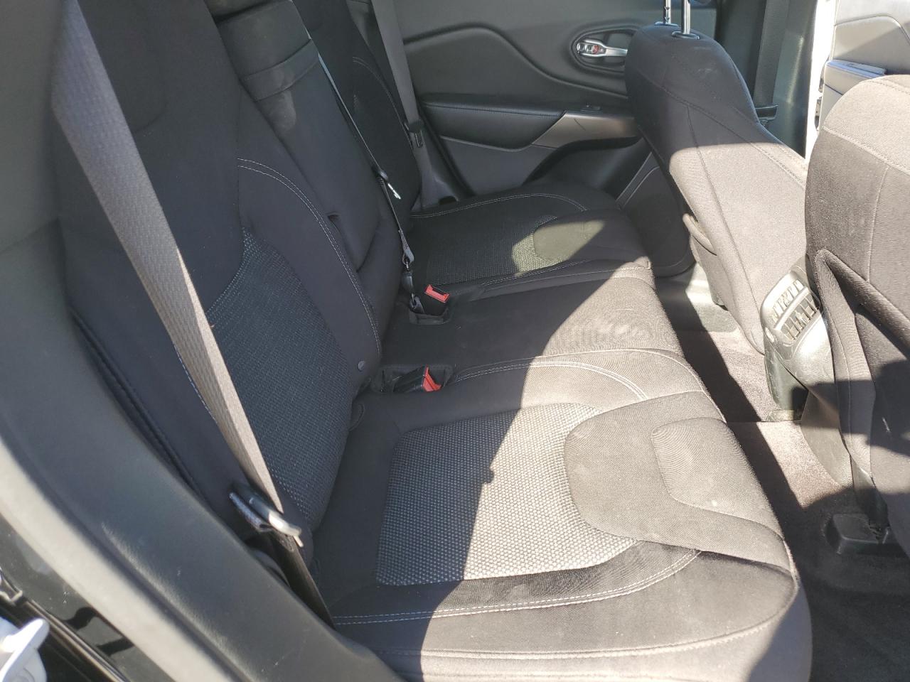 2019 Jeep Cherokee Latitude VIN: 1C4PJLCB1KD248280 Lot: 92629355