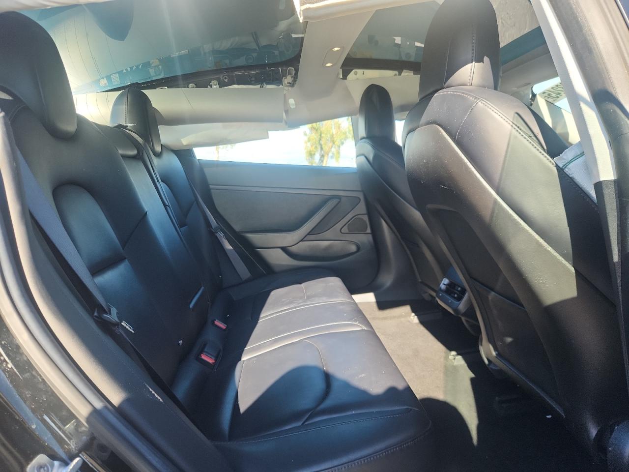 2018 Tesla Model 3 VIN: 5YJ3E1EA3JF010692 Lot: 91923245