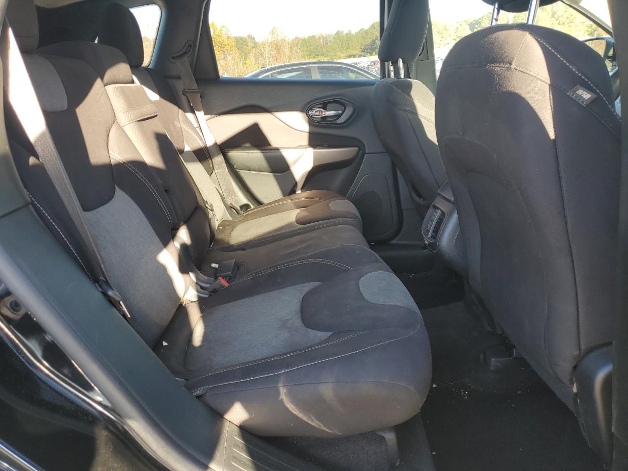 2018 Jeep Cherokee Latitude VIN: 1C4PJLCB8JD551376 Lot: 91814095