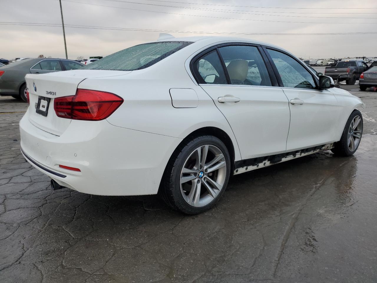 Фото: WBA8B7G53HNU37140