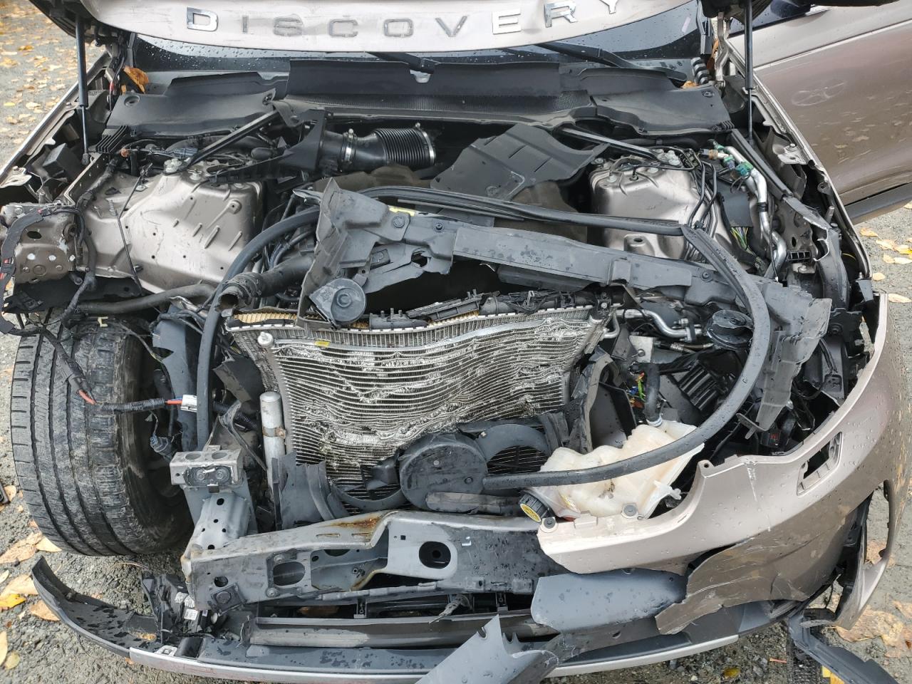 2017 Land Rover Discovery Hse Luxury VIN: SALRHBBV5HA024331 Lot: 92116335