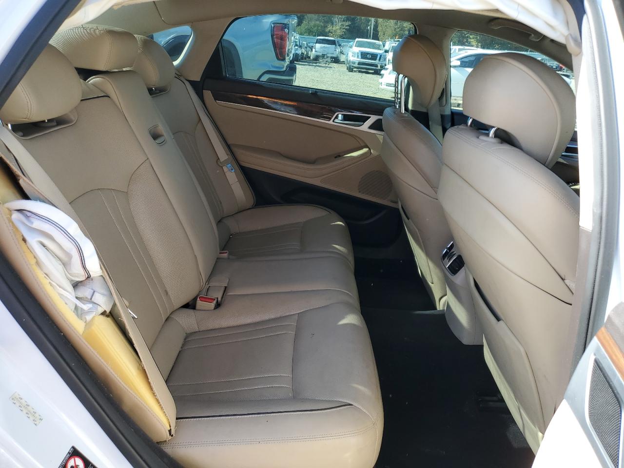 2015 Hyundai Genesis 3.8L VIN: KMHGN4JE3FU064841 Lot: 92710145