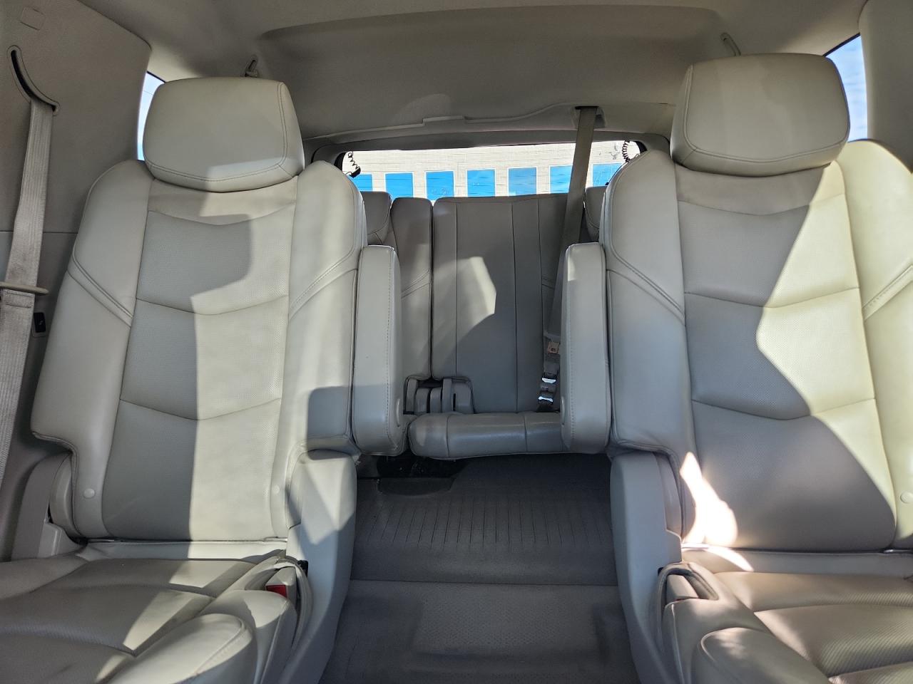 2018 Cadillac Escalade Luxury VIN: 1GYS4BKJ5JR370074 Lot: 90895755