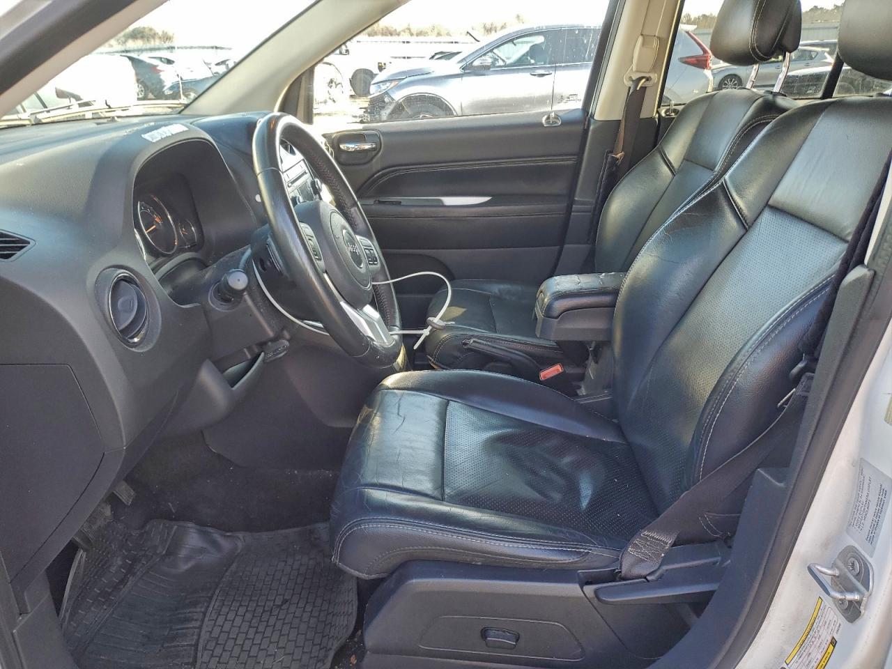 2016 Jeep Compass Latitude VIN: 1C4NJDEB2GD653985 Lot: 93946315