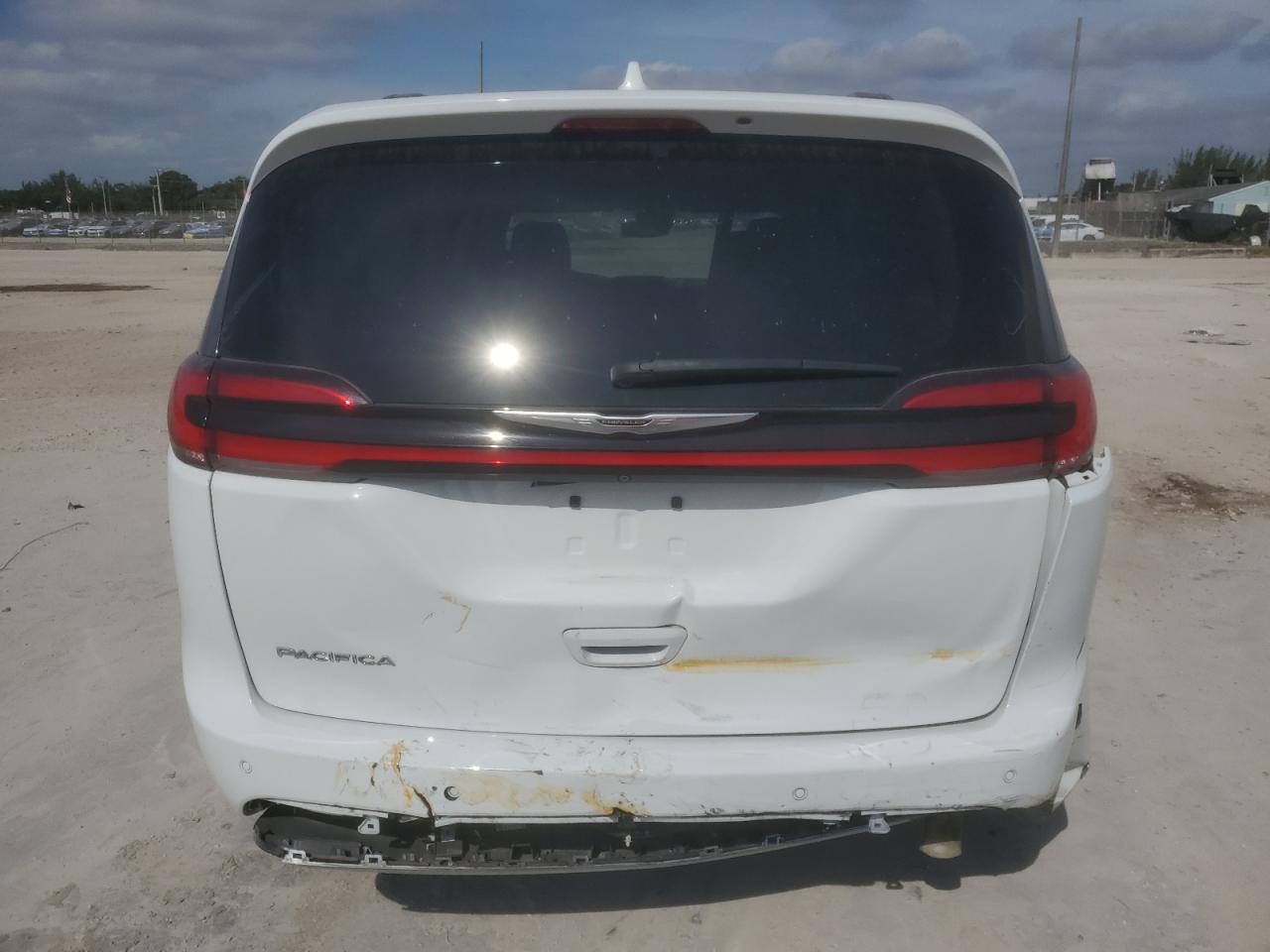 2022 Chrysler Pacifica Touring L VIN: 2C4RC1BG4NR145697 Lot: 91916335