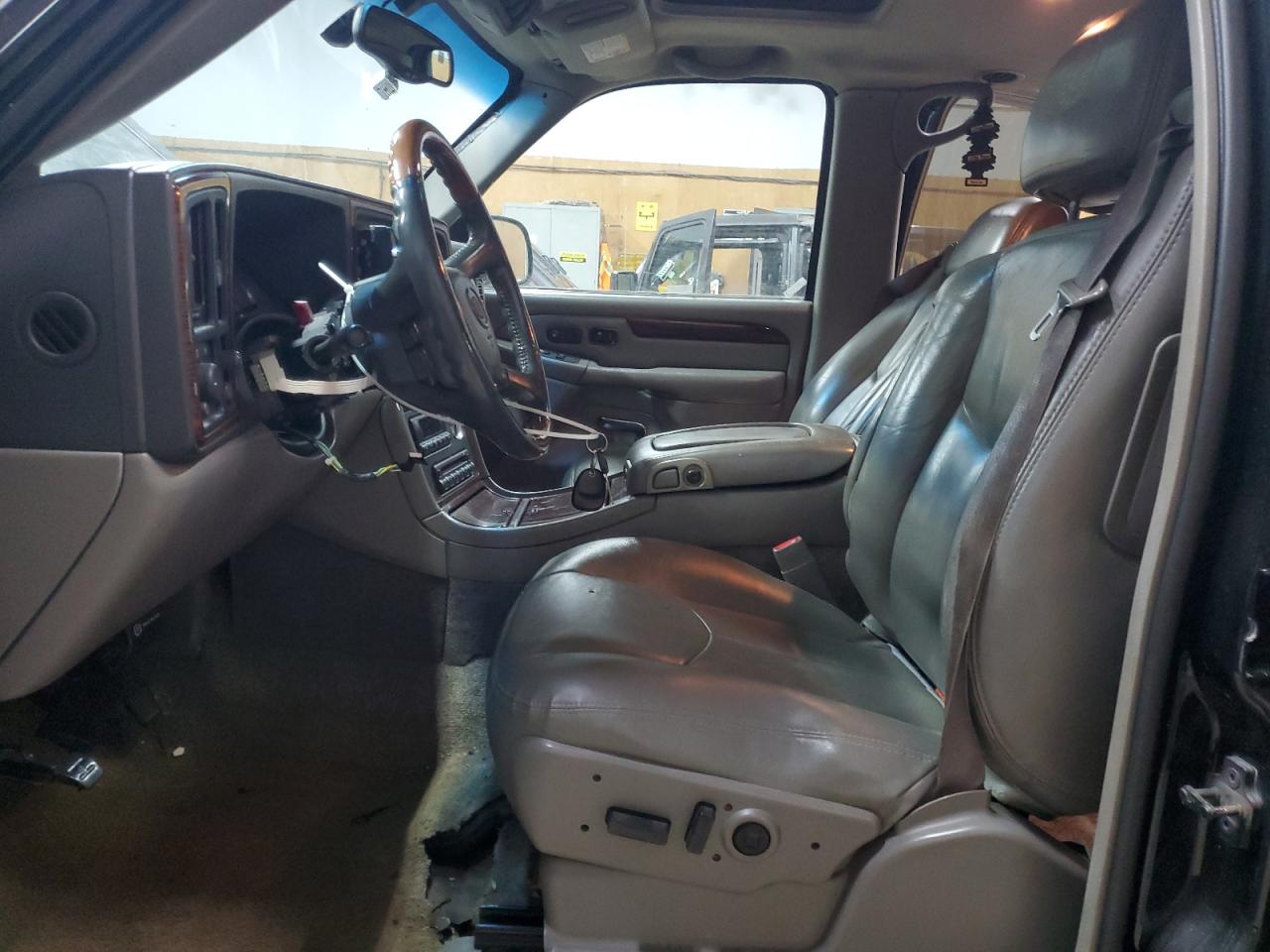 2002 Cadillac Escalade Luxury VIN: 1GYEK63N22R237561 Lot: 92280775