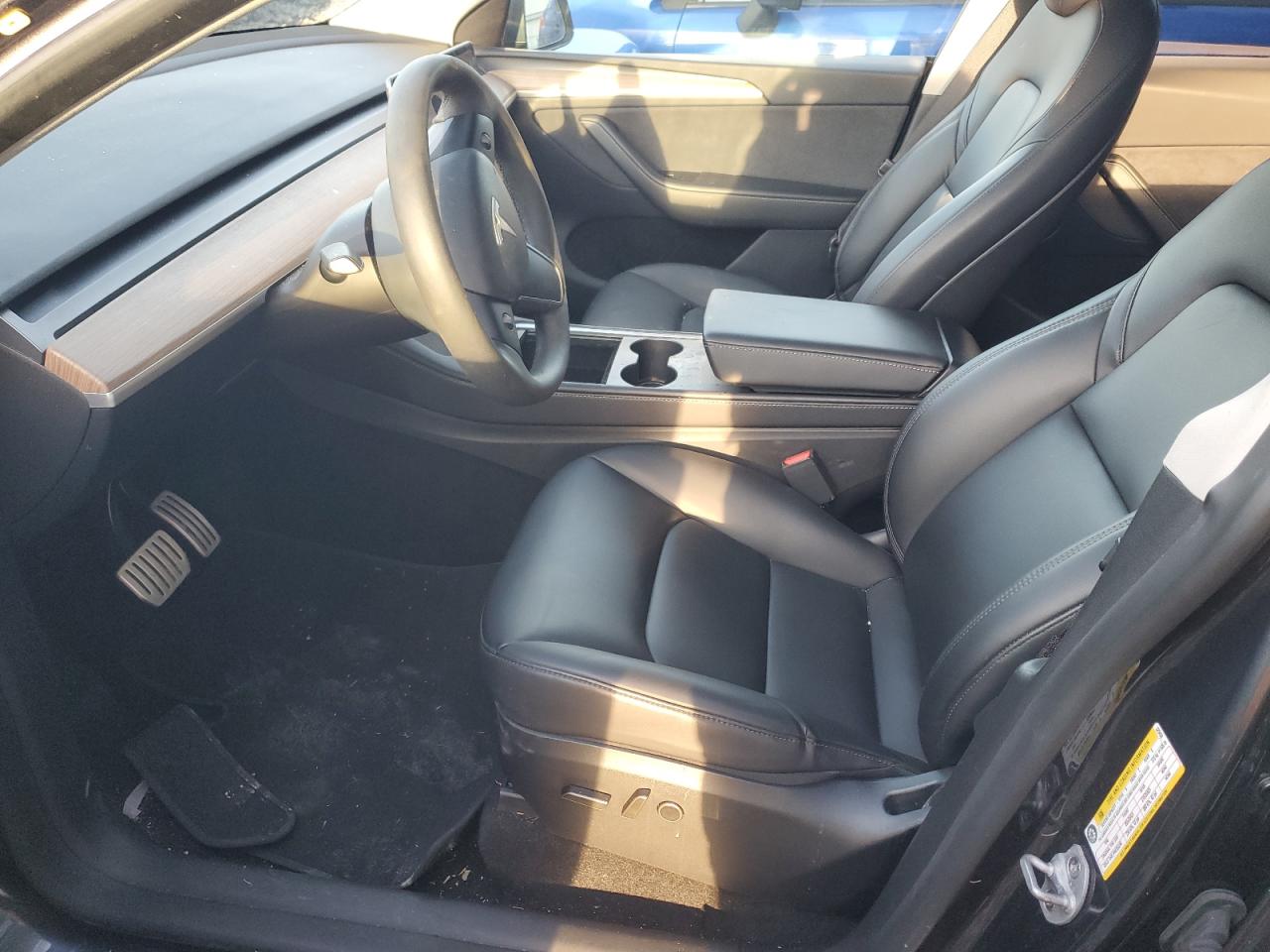 2024 Tesla Model Y VIN: 7SAYGDEF8RA323438 Lot: 93297575