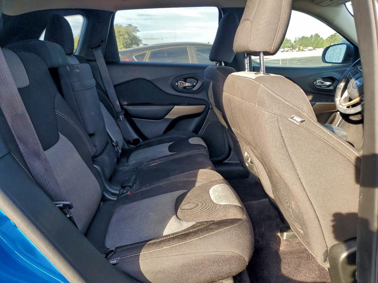 2018 Jeep Cherokee Latitude VIN: 1C4PJLCX5JD577557 Lot: 93675545