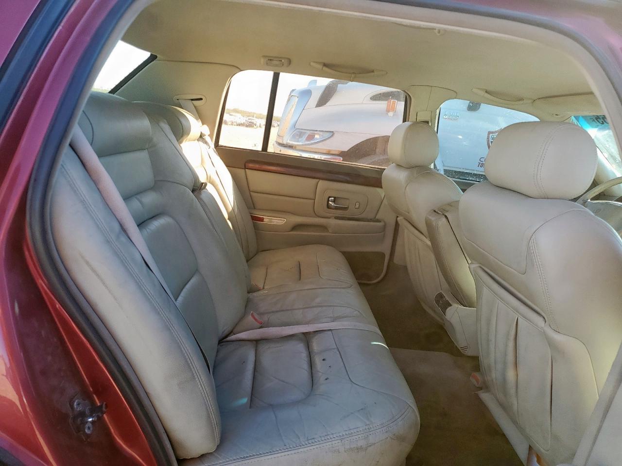 1998 Cadillac Deville VIN: 1G6KD54Y3WU703865 Lot: 92371065