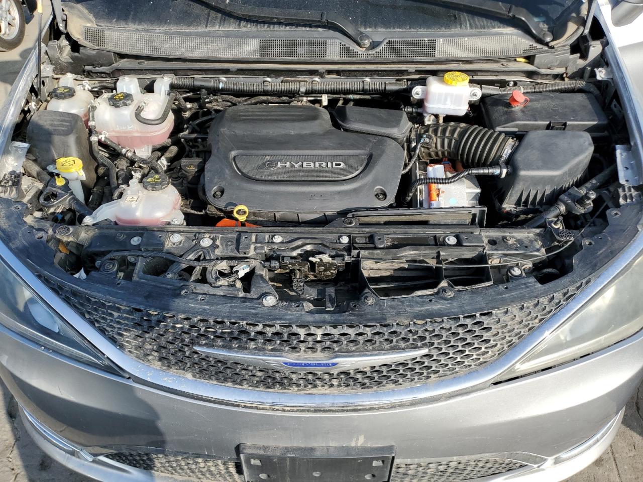 2020 Chrysler Pacifica Hybrid Touring L VIN: 2C4RC1L71LR242402 Lot: 91658945