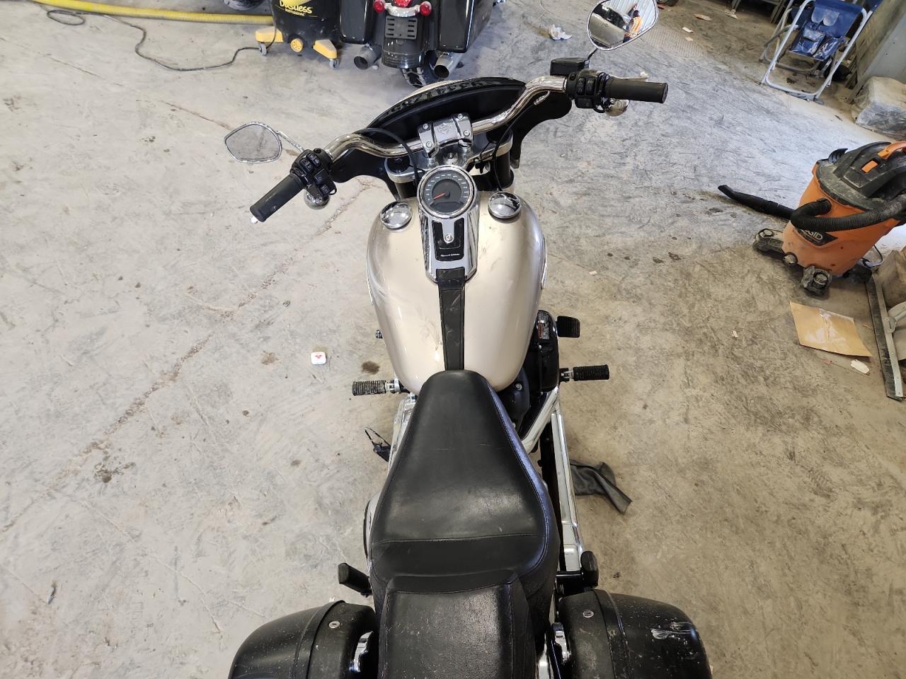 2018 Harley-Davidson Flsb Sport Glide VIN: 1HD1YMJ23JC057294 Lot: 93347285