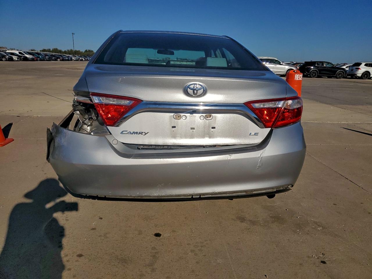 2015 Toyota Camry Le VIN: 4T1BF1FK8FU100334 Lot: 90760045
